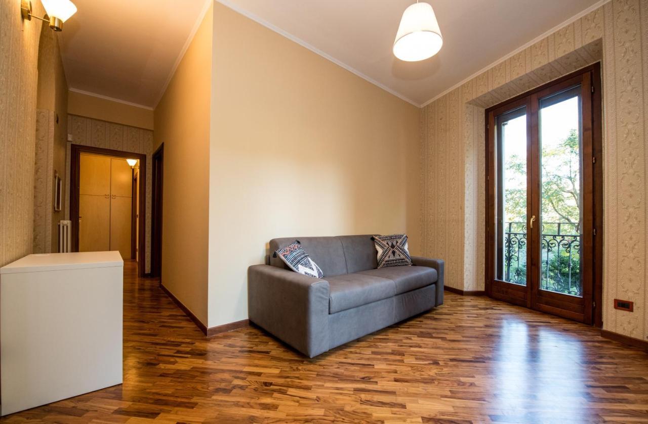 Shortmi Montello Milan
